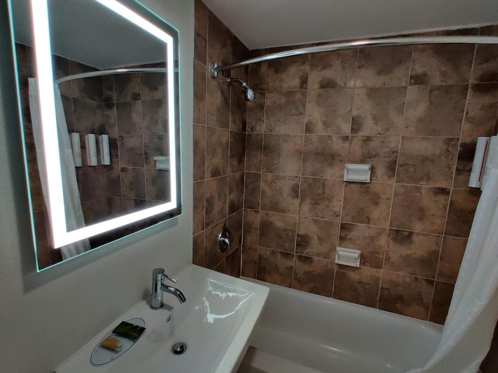 Clarion Pointe Fresno Near Yosemite Otel Dış mekan fotoğraf