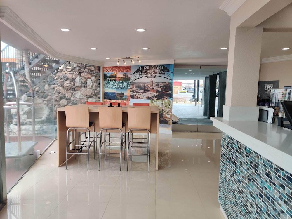 Clarion Pointe Fresno Near Yosemite Otel Dış mekan fotoğraf