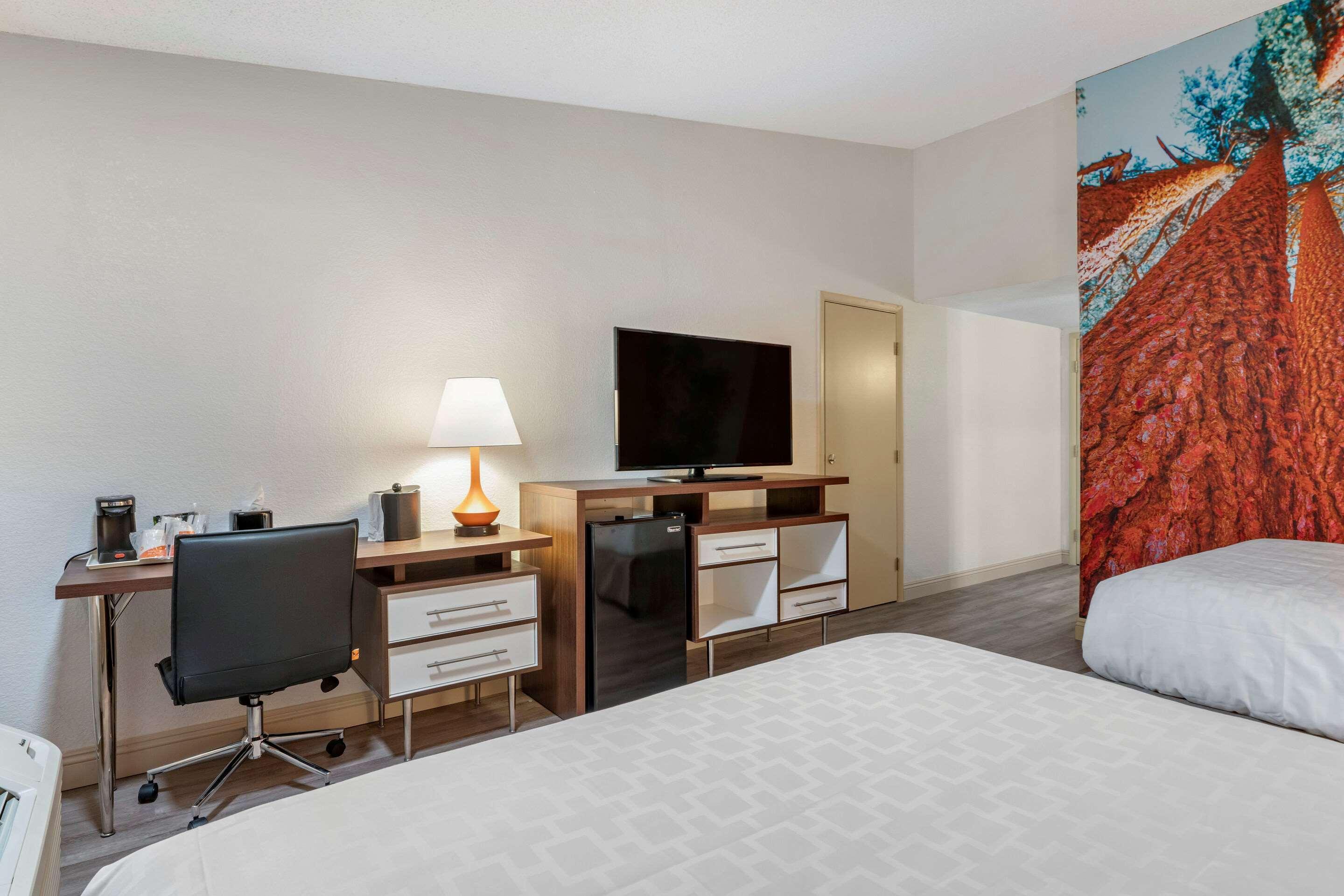 Clarion Pointe Fresno Near Yosemite Otel Dış mekan fotoğraf