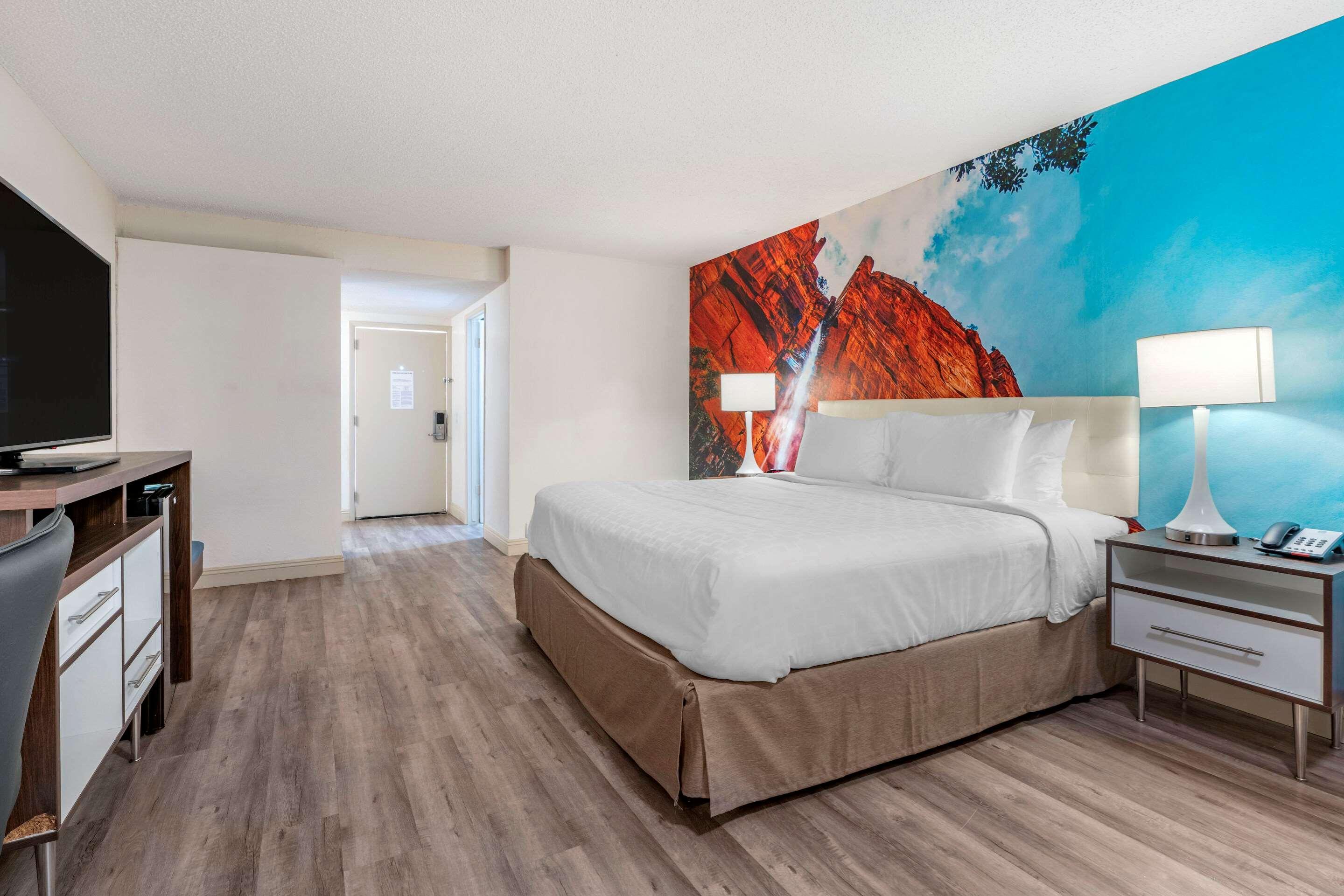 Clarion Pointe Fresno Near Yosemite Otel Dış mekan fotoğraf