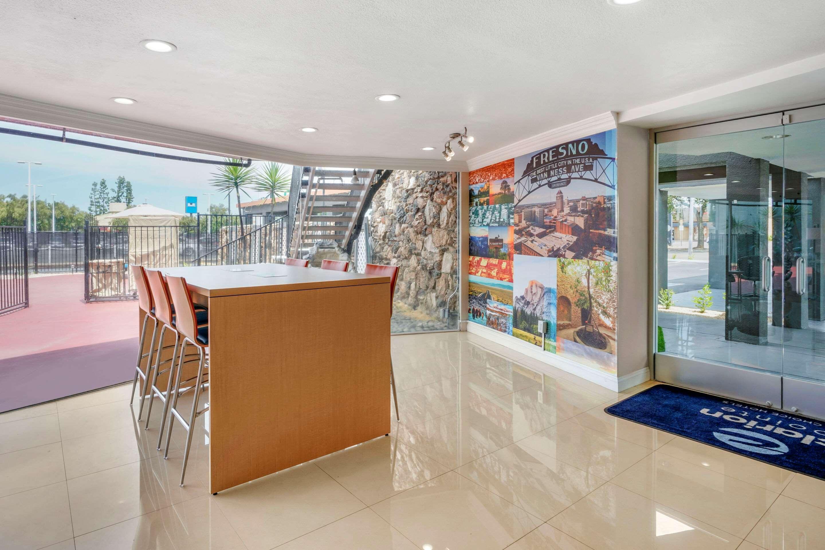 Clarion Pointe Fresno Near Yosemite Otel Dış mekan fotoğraf