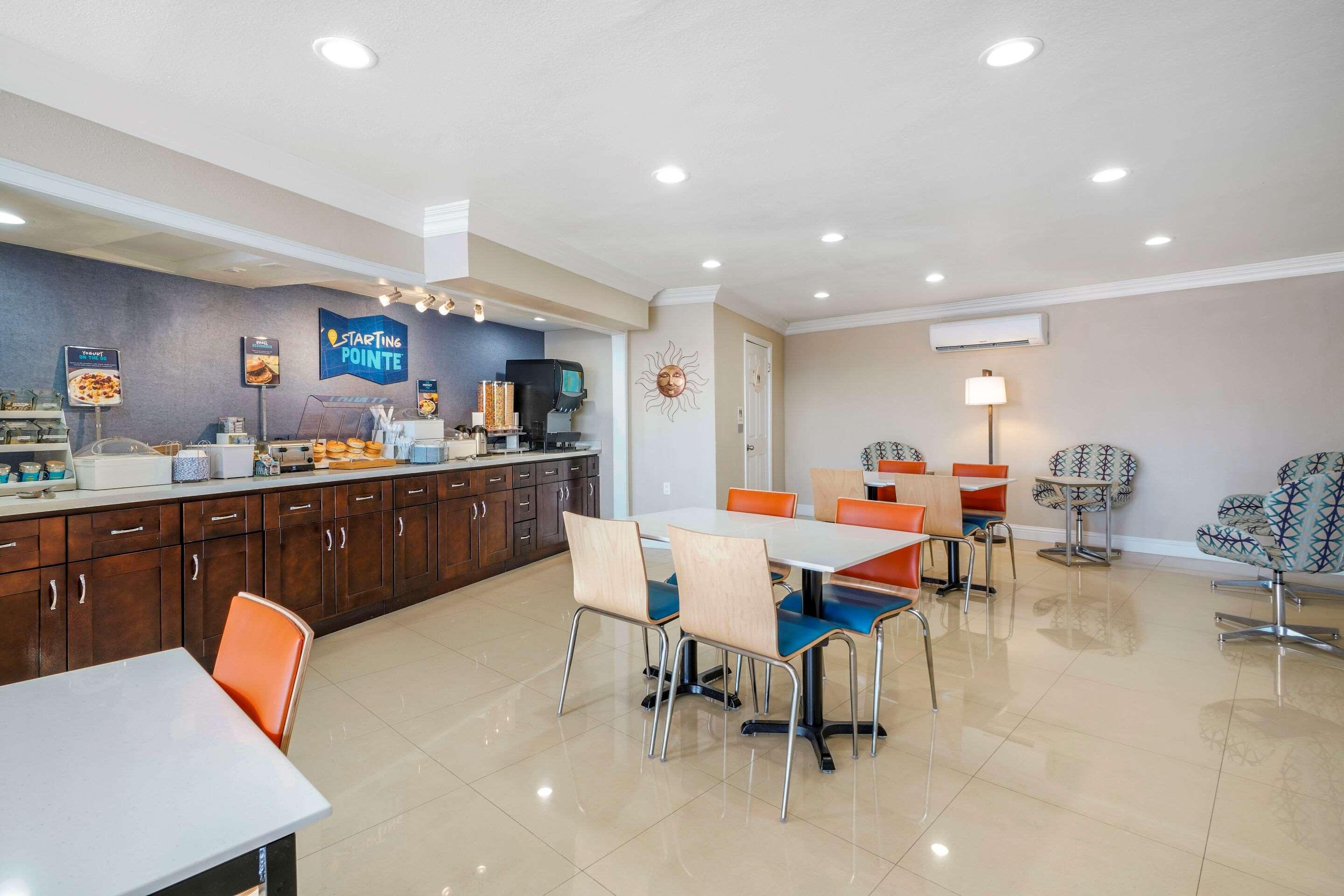Clarion Pointe Fresno Near Yosemite Otel Dış mekan fotoğraf