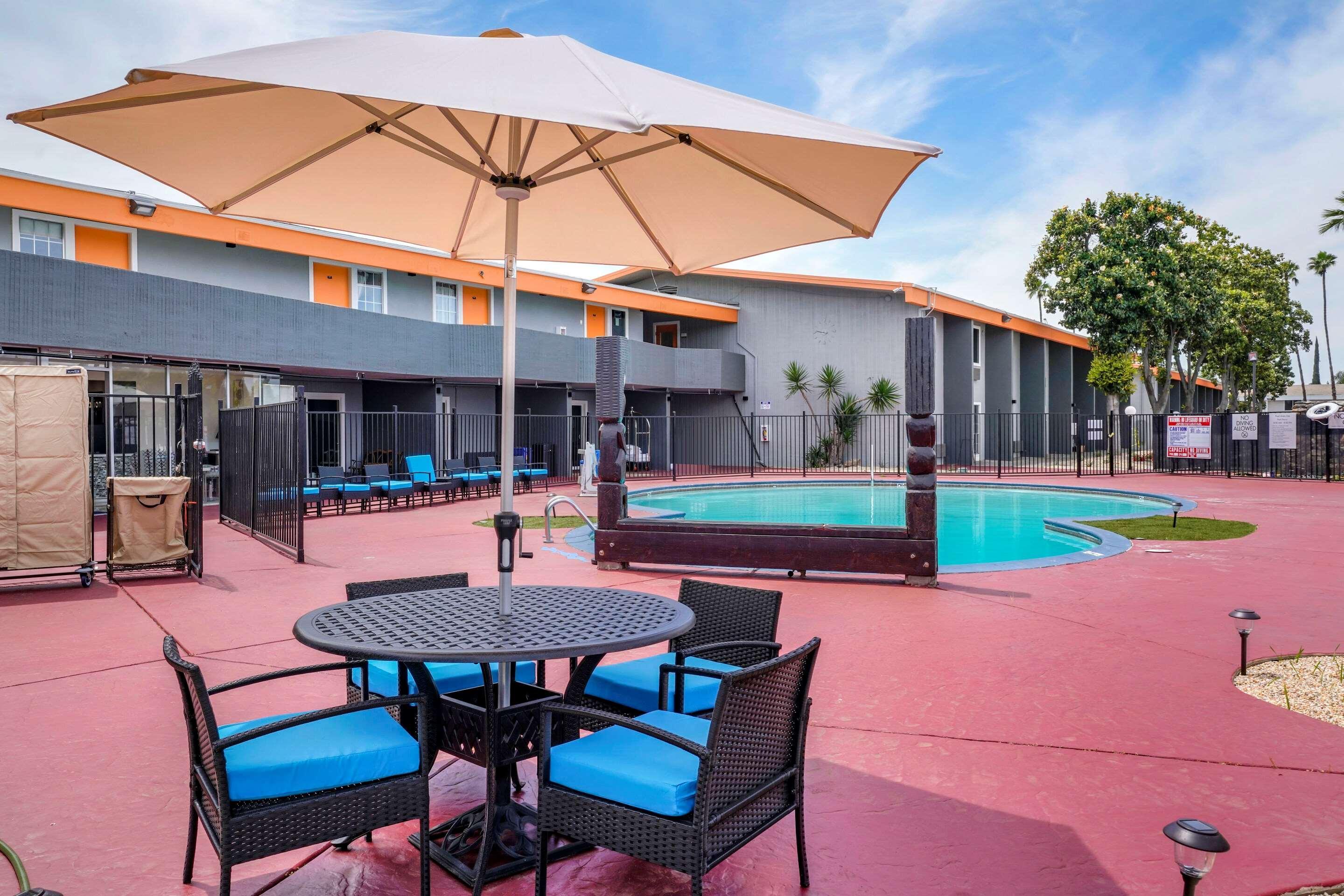 Clarion Pointe Fresno Near Yosemite Otel Dış mekan fotoğraf