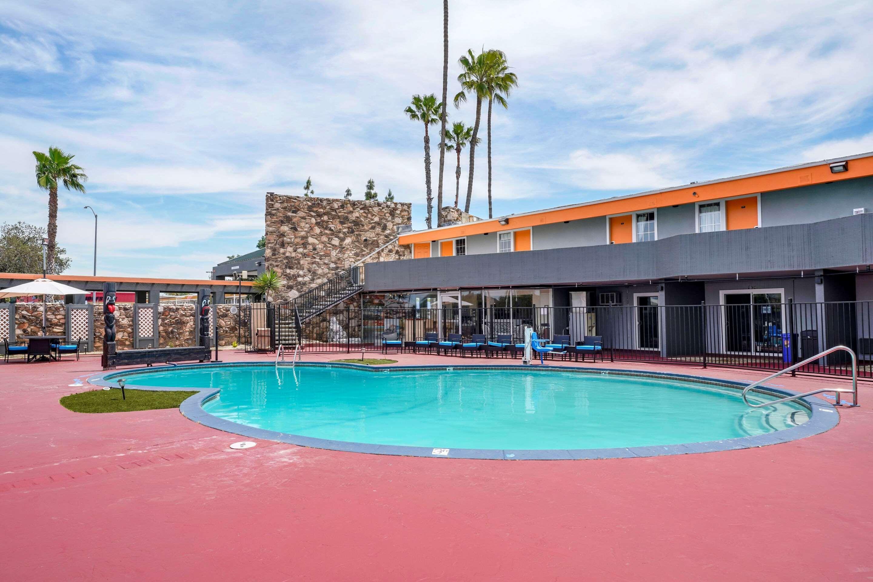 Clarion Pointe Fresno Near Yosemite Otel Dış mekan fotoğraf