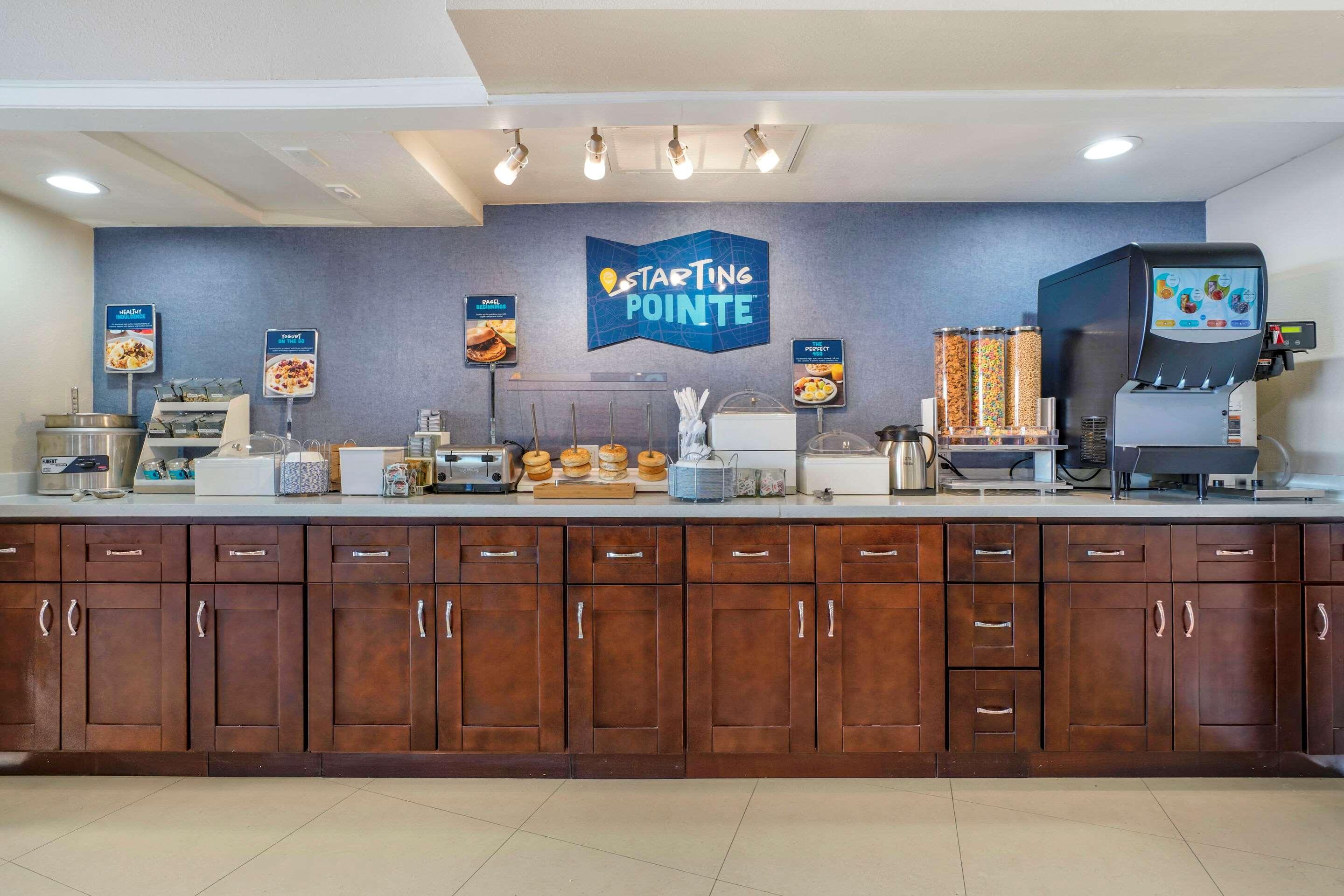 Clarion Pointe Fresno Near Yosemite Otel Dış mekan fotoğraf