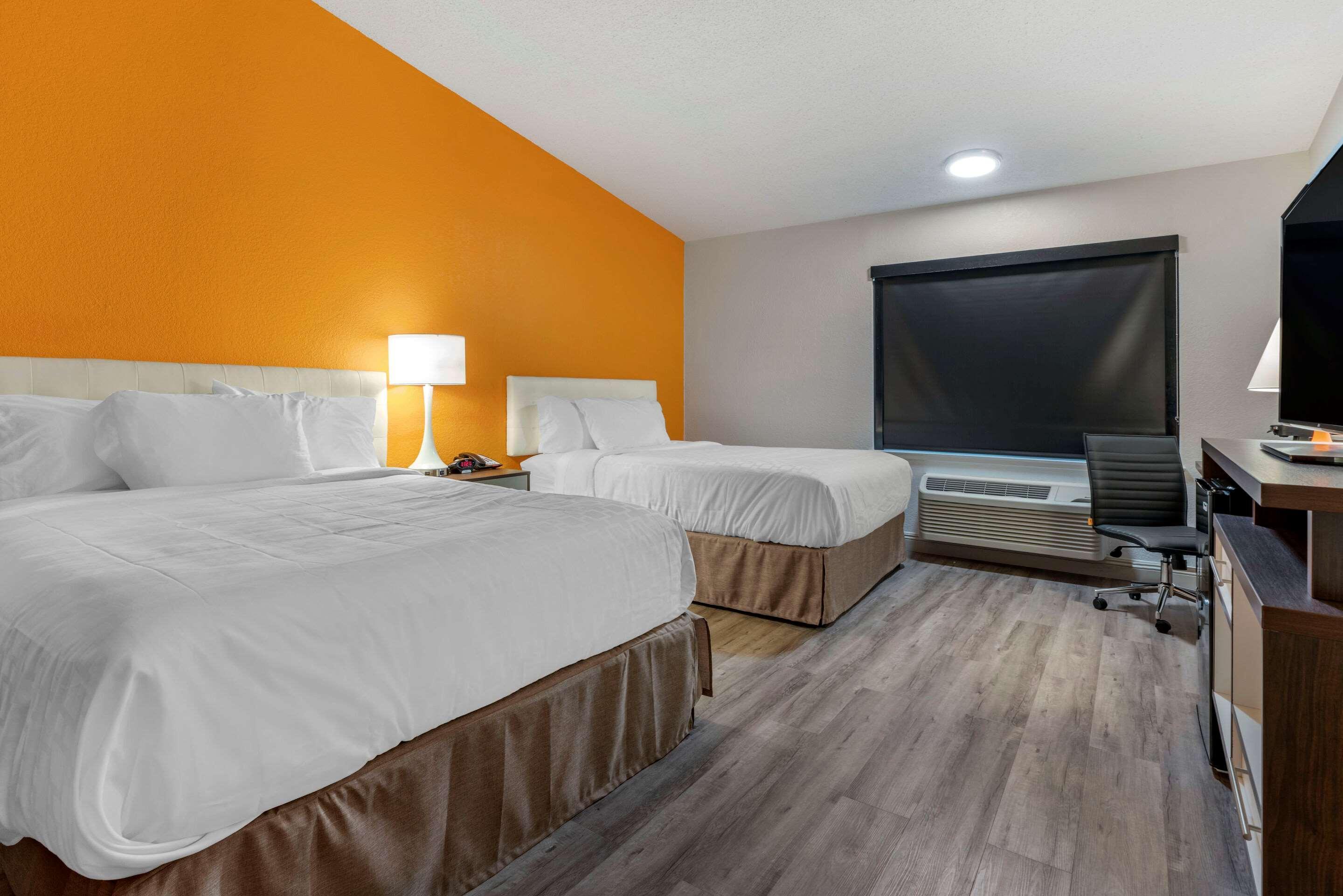 Clarion Pointe Fresno Near Yosemite Otel Dış mekan fotoğraf