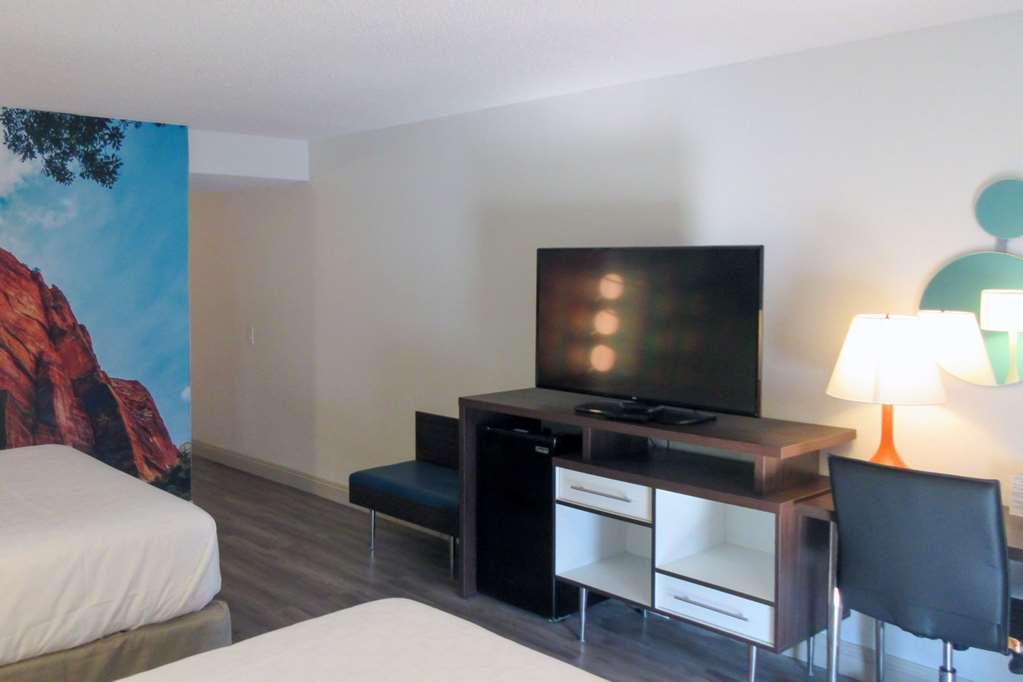 Clarion Pointe Fresno Near Yosemite Otel Oda fotoğraf