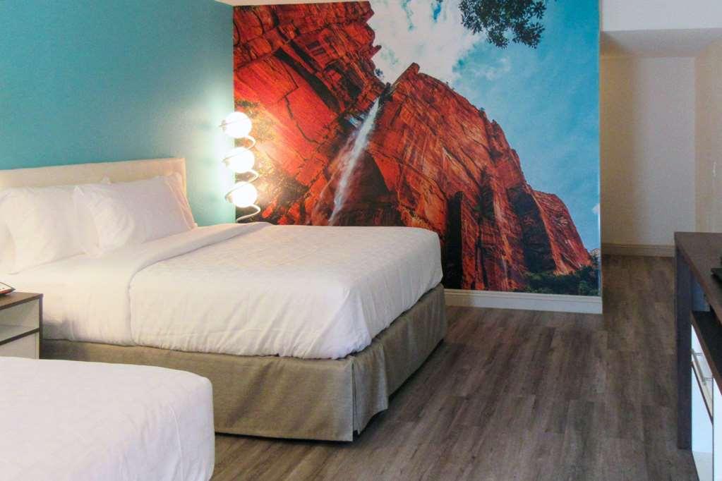 Clarion Pointe Fresno Near Yosemite Otel Oda fotoğraf