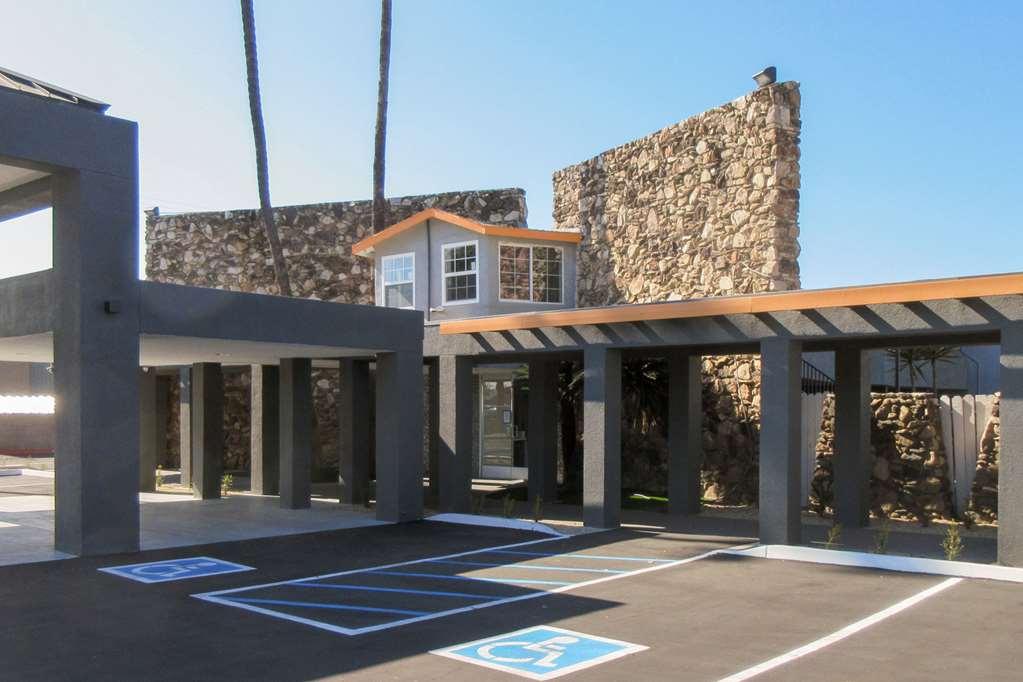 Clarion Pointe Fresno Near Yosemite Otel Dış mekan fotoğraf