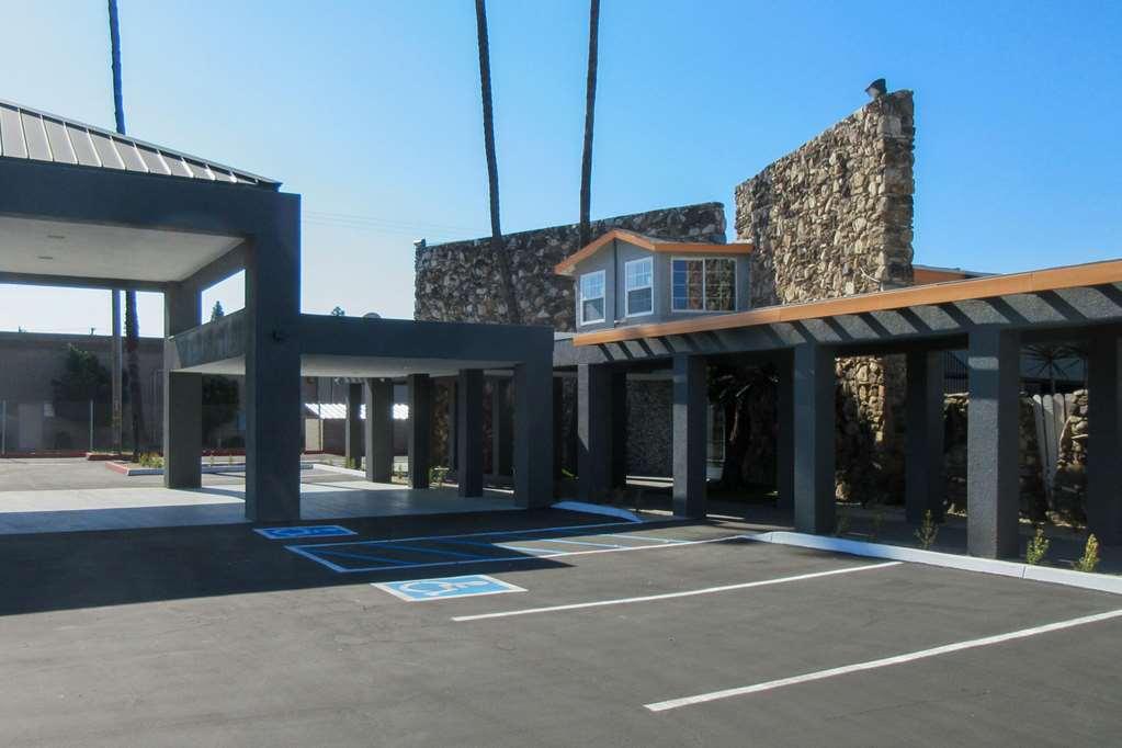 Clarion Pointe Fresno Near Yosemite Otel Dış mekan fotoğraf