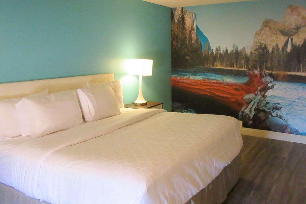 Clarion Pointe Fresno Near Yosemite Otel Oda fotoğraf