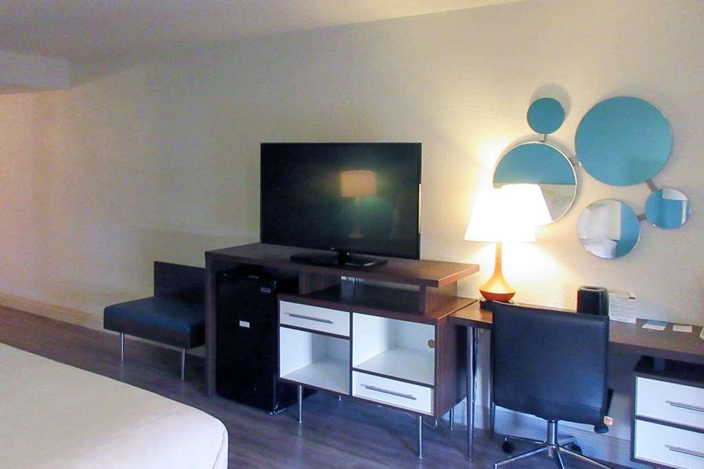 Clarion Pointe Fresno Near Yosemite Otel Oda fotoğraf