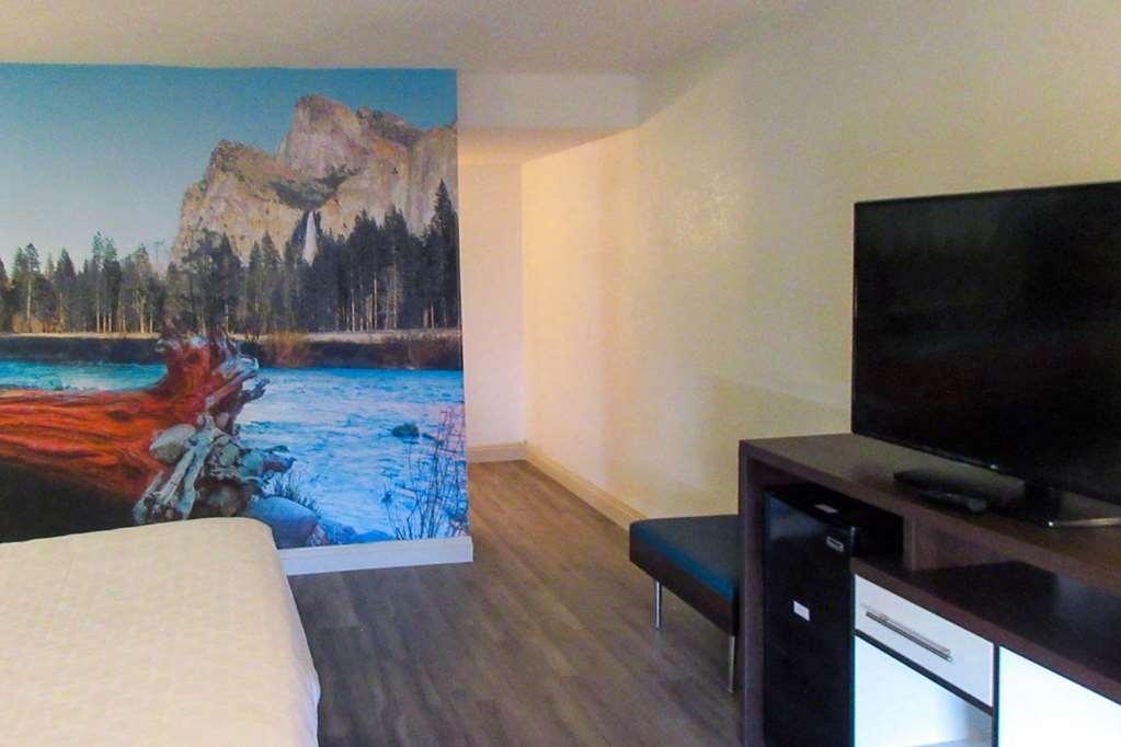 Clarion Pointe Fresno Near Yosemite Otel Oda fotoğraf